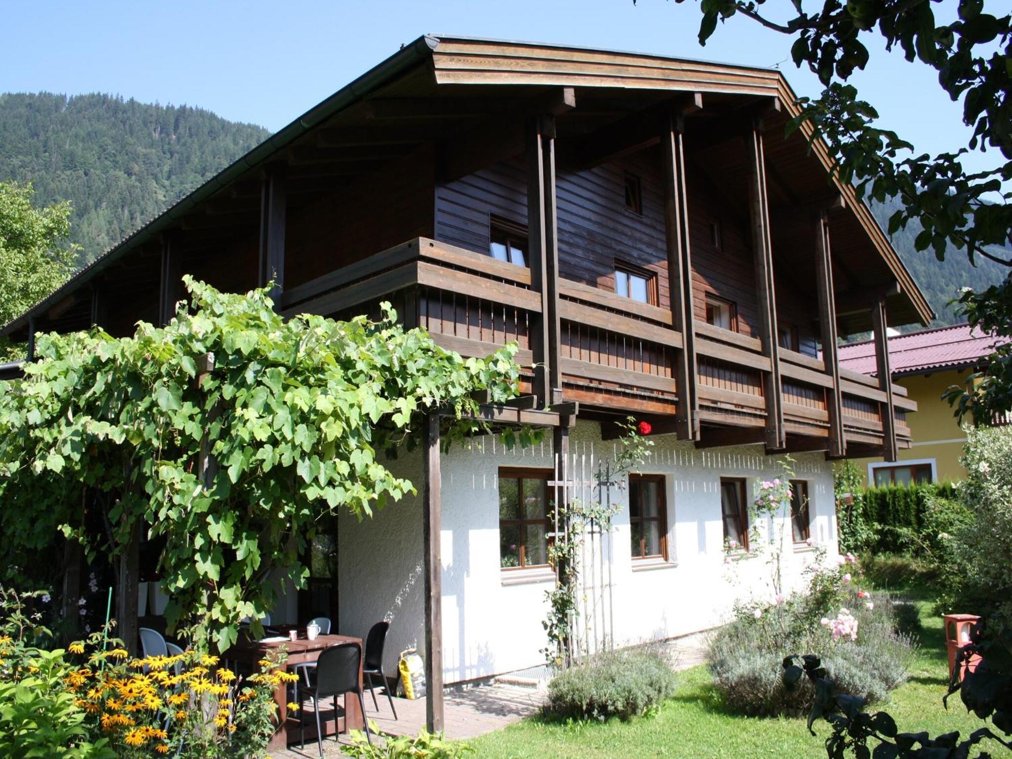 Quaint Mansion Near Ski Bus In Goldegg Kültér fotó